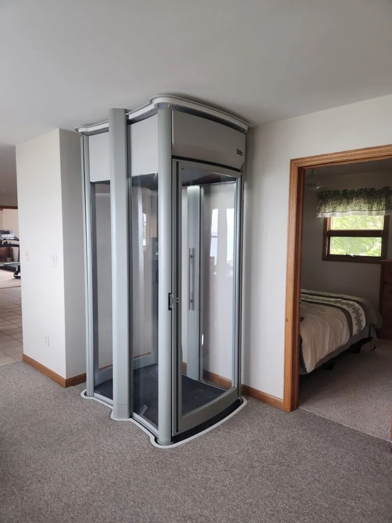 Shaftless elevator in home