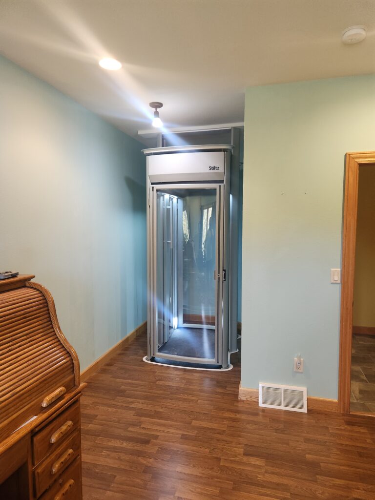 Image of a shaftless home elevator at the upper landing