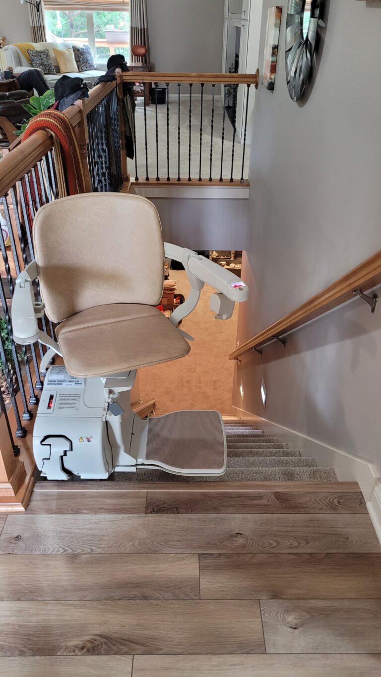 stair lift at top of stairs with chair turned for rider to sit down