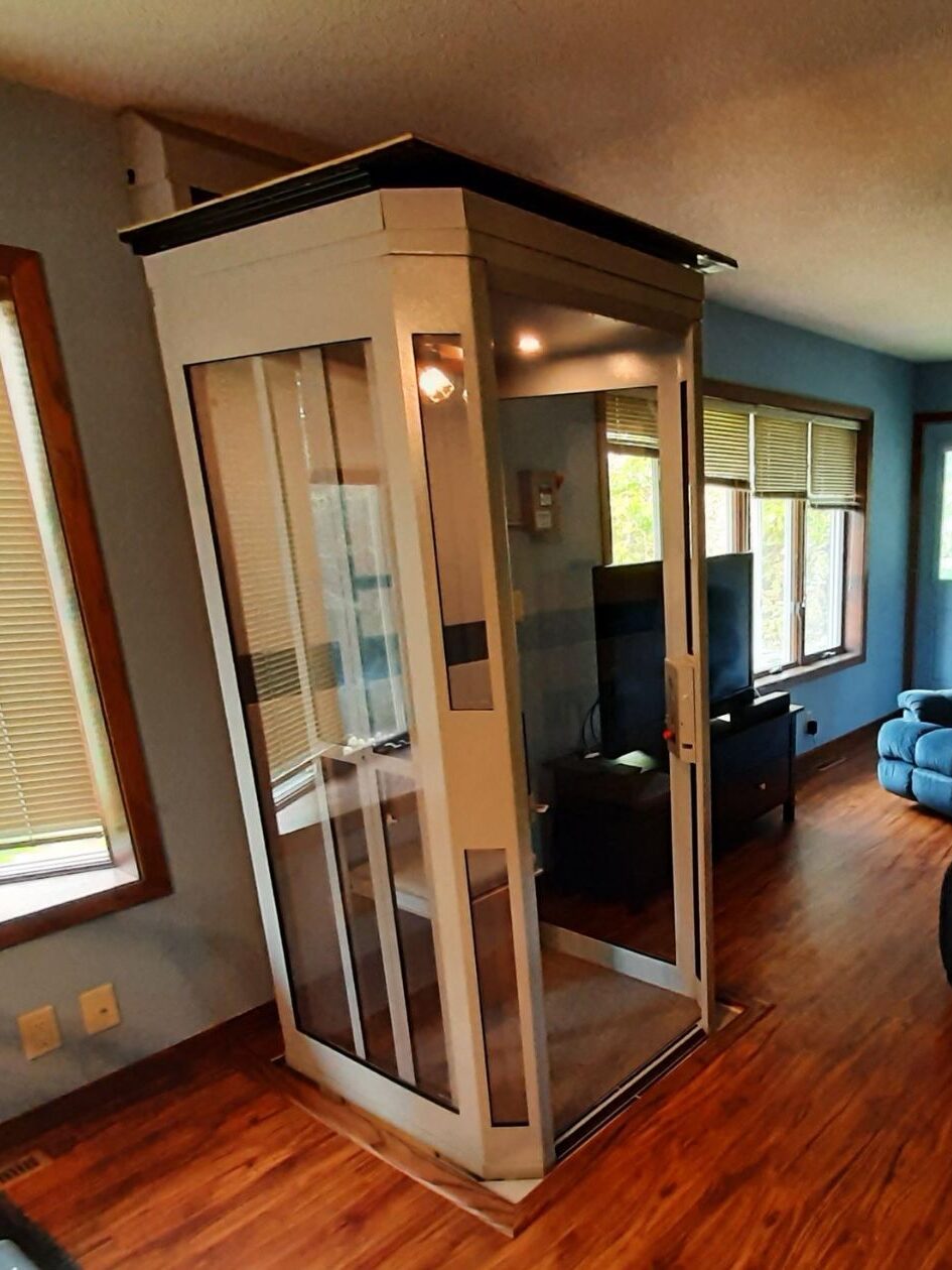 Shaftless Elevator situated between windows of family room