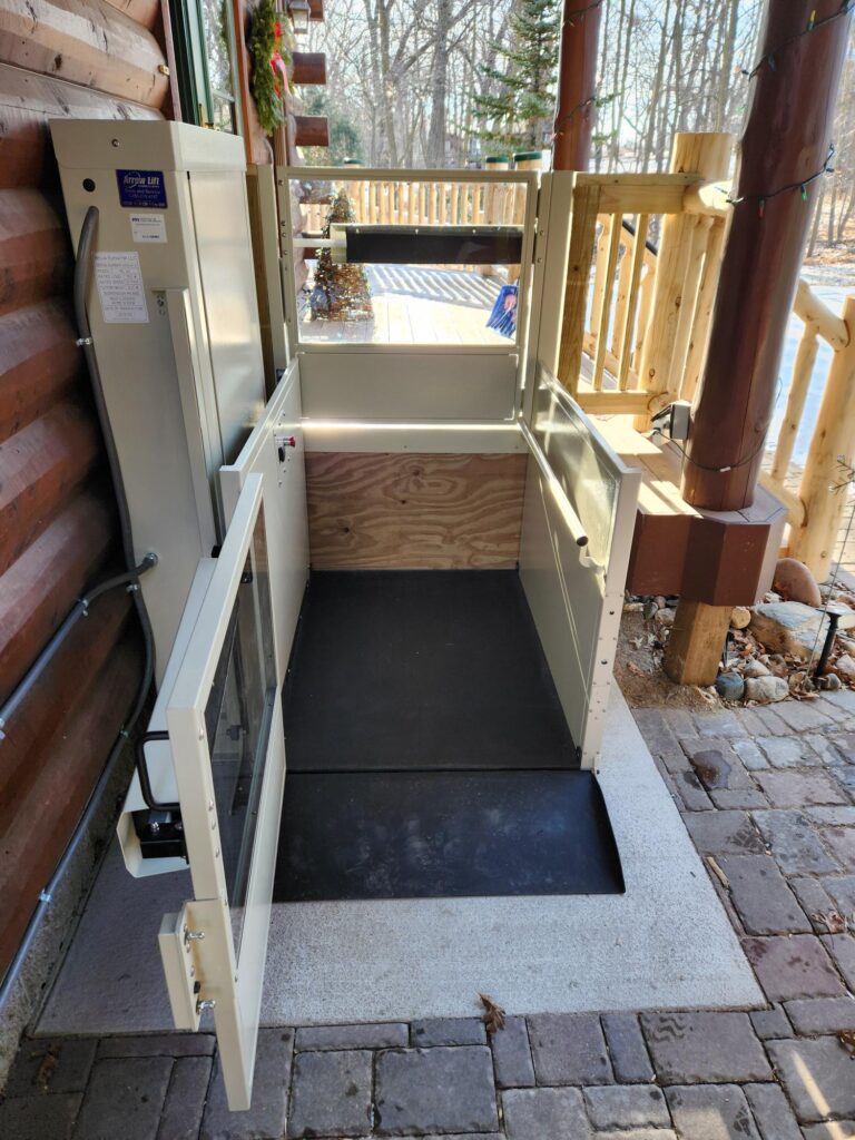 Unenclosed wheelchair lift on the exterior of a home.